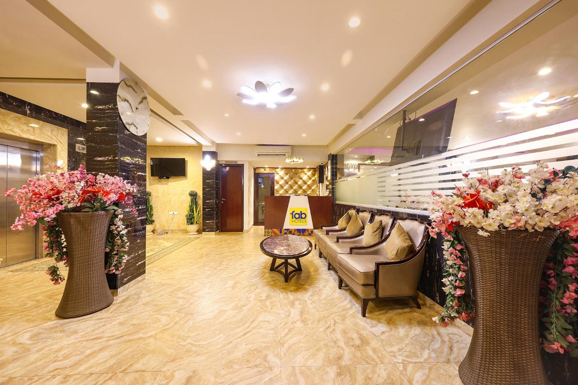 Fabhotel Prime Sarala Crown With Pool - Nr Calangute Beach Exteriör bild
