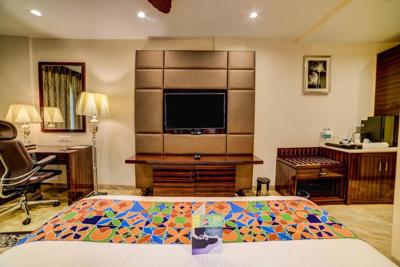 Fabhotel Prime Sarala Crown With Pool - Nr Calangute Beach Exteriör bild