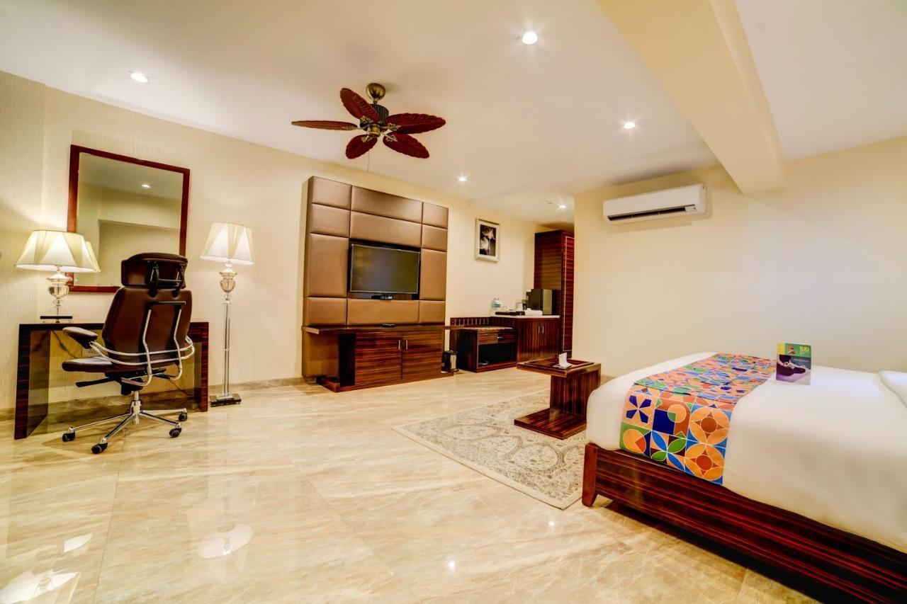 Fabhotel Prime Sarala Crown With Pool - Nr Calangute Beach Exteriör bild