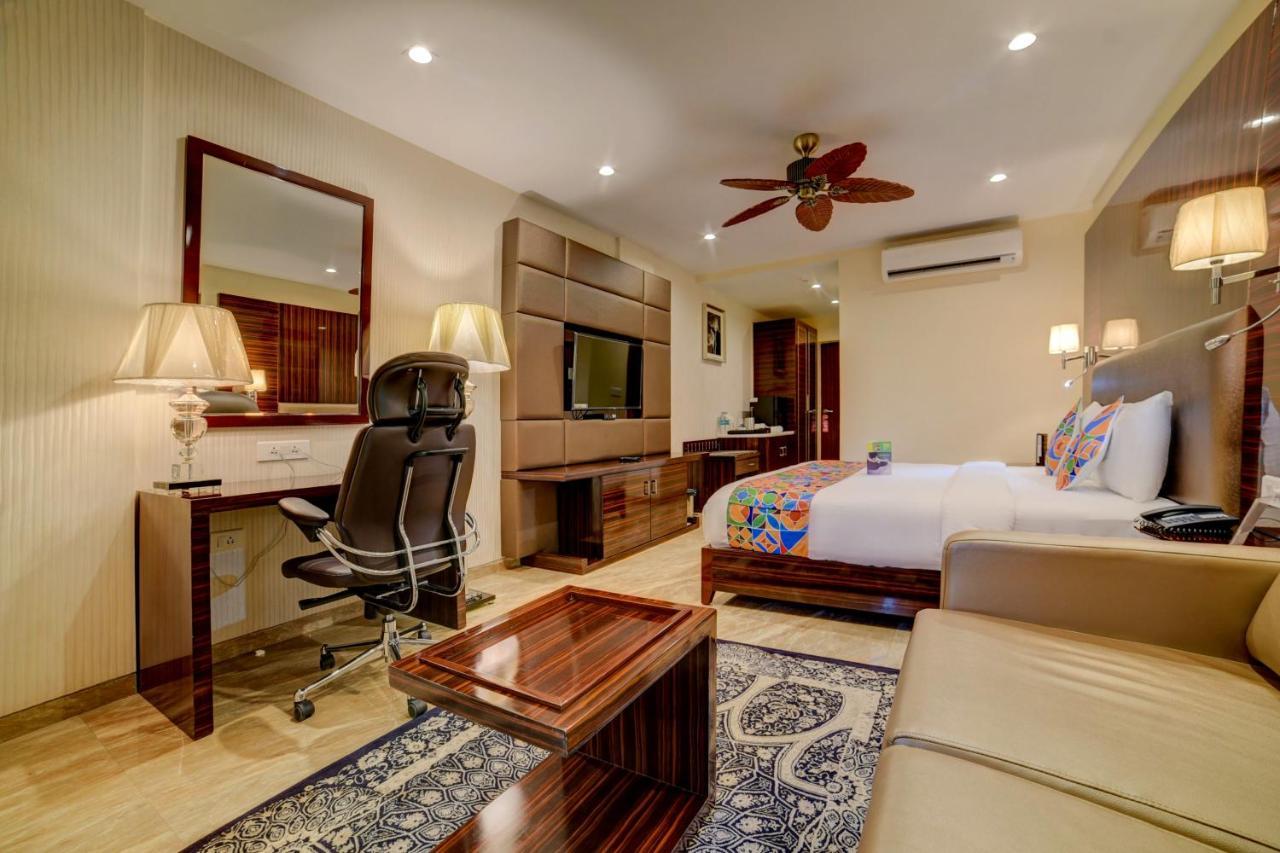 Fabhotel Prime Sarala Crown With Pool - Nr Calangute Beach Exteriör bild